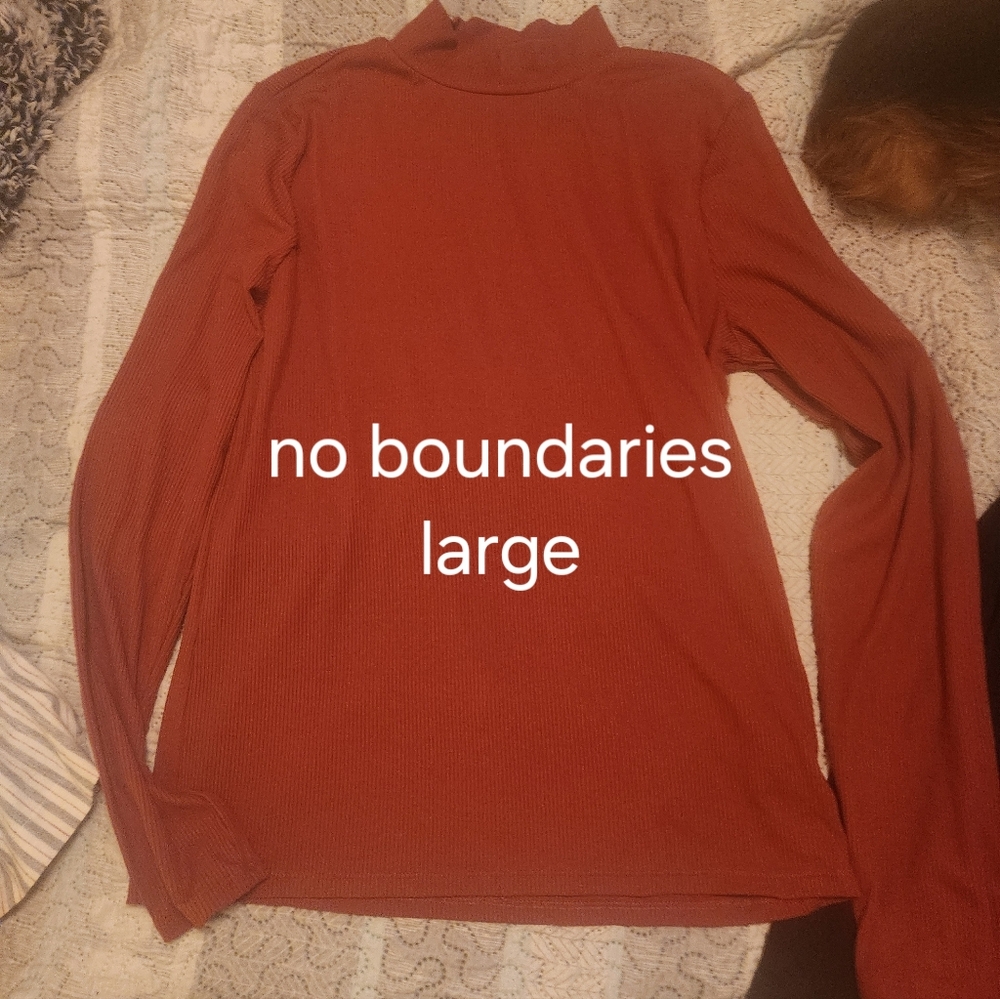 No boundaries size large rust